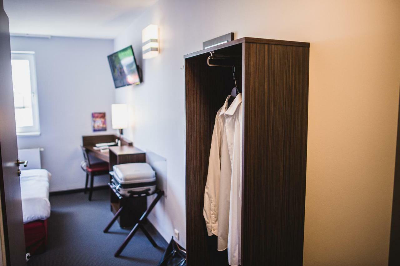 Dc Hotel Charleroi Airport Eksteriør billede