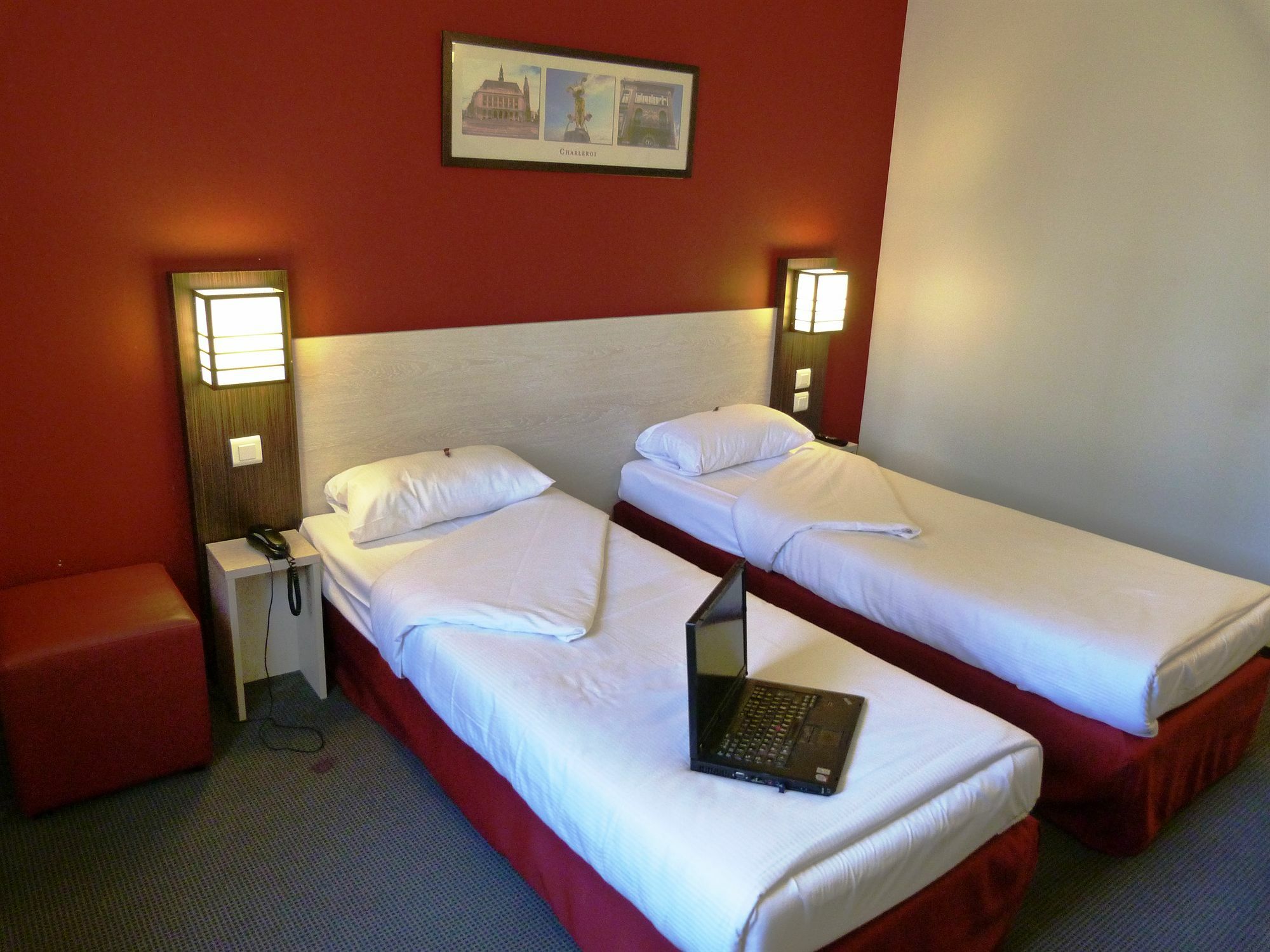 Dc Hotel Charleroi Airport Eksteriør billede