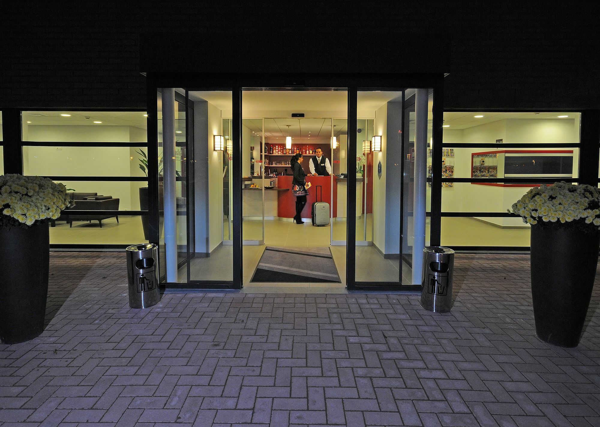 Dc Hotel Charleroi Airport Eksteriør billede