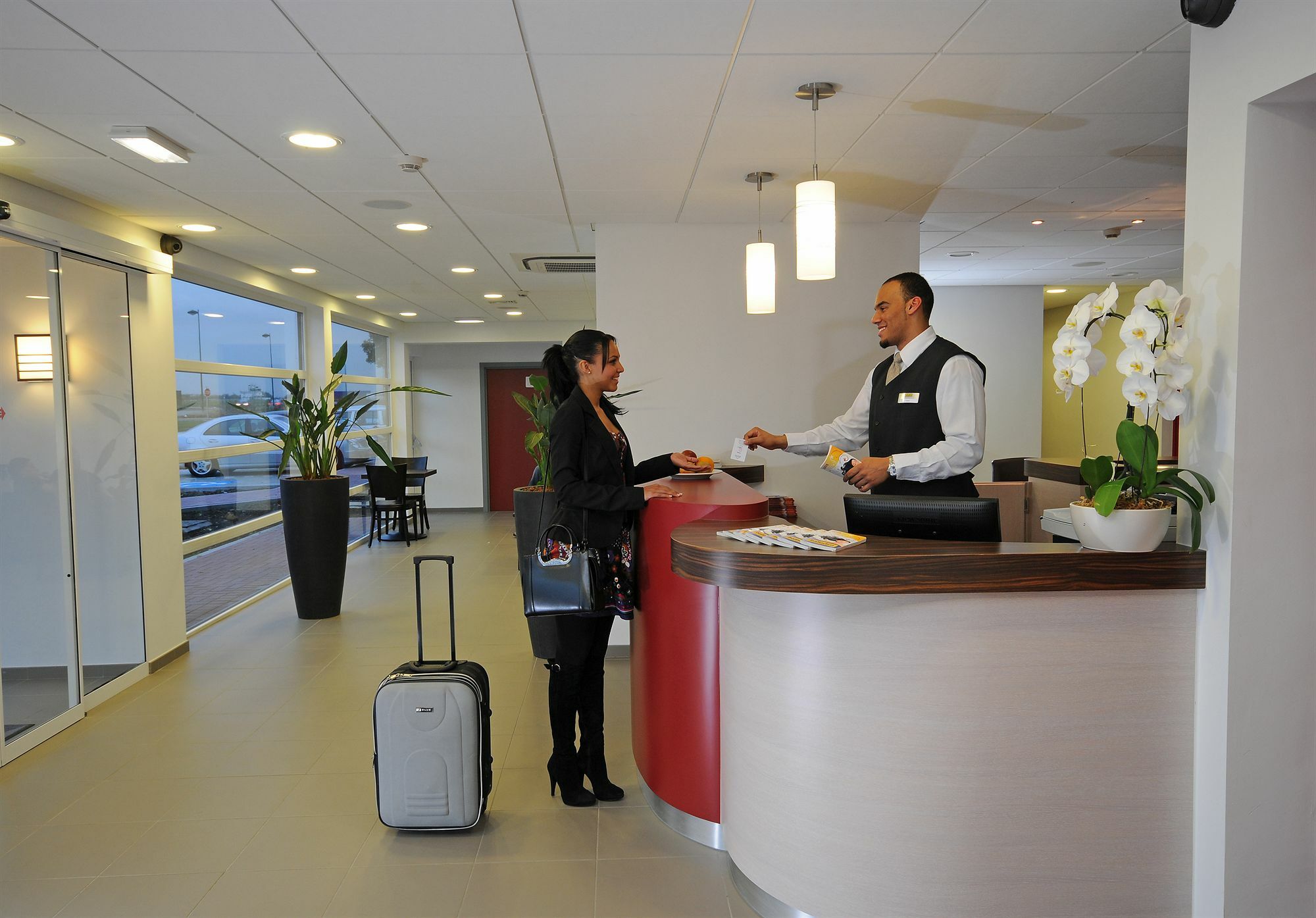 Dc Hotel Charleroi Airport Eksteriør billede
